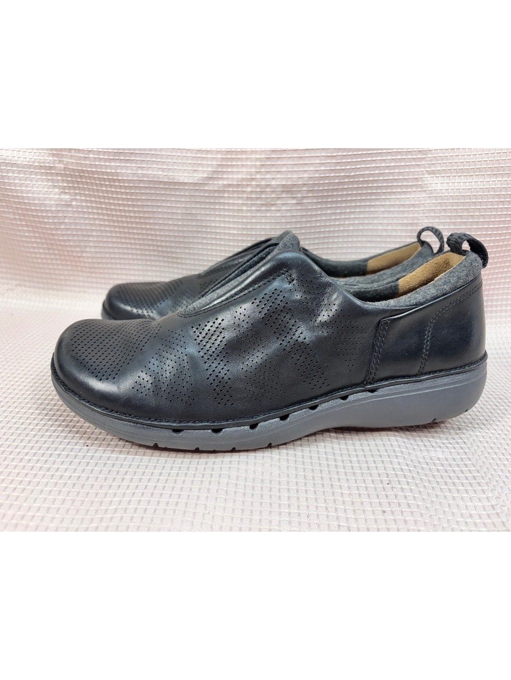 CLARKS 7.5 Unstructured Un Spirit Black Leather Loafers